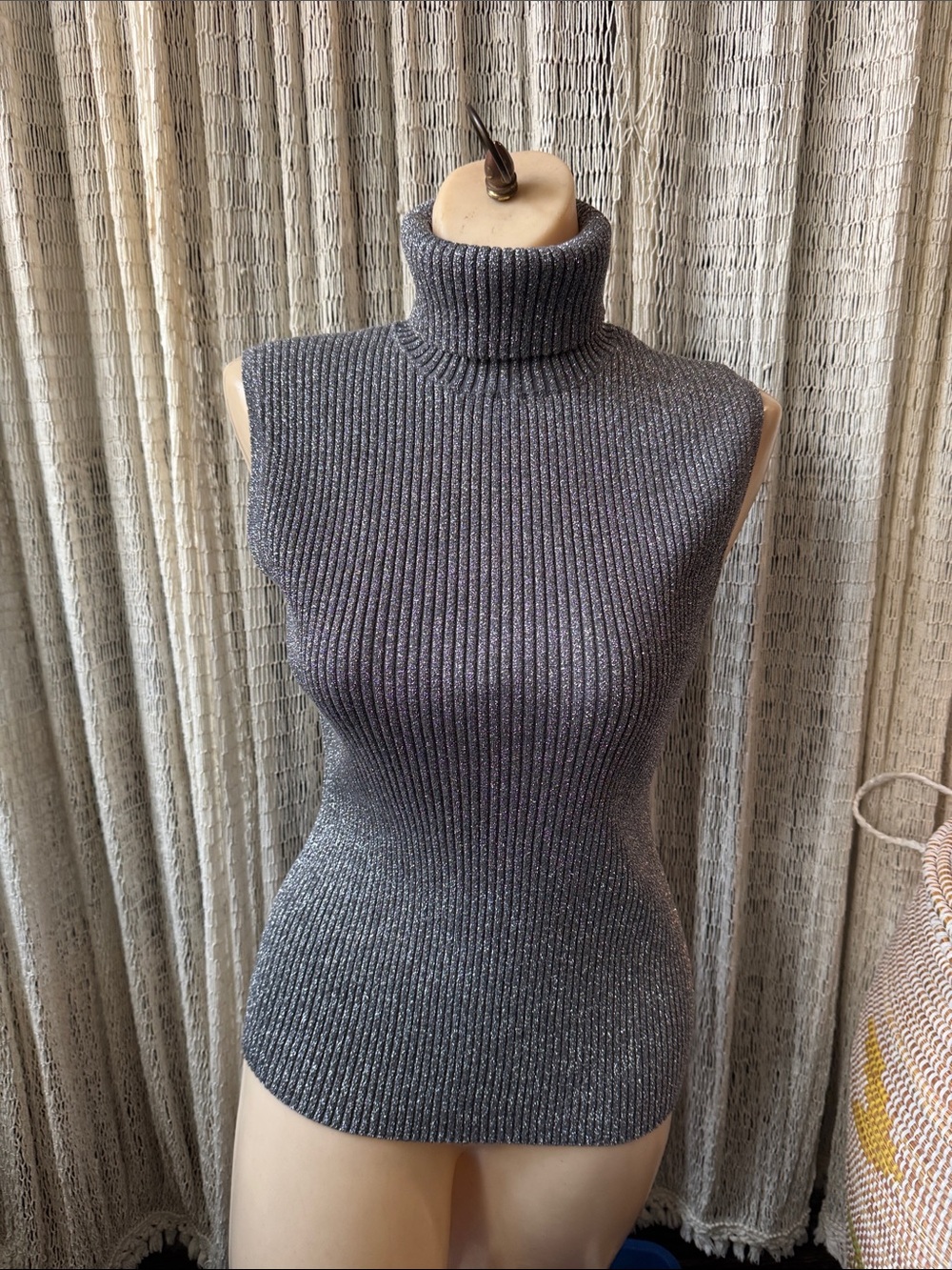 Sleeveless Turtleneck Ribbed metallic silk Knit